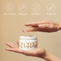 Masque Lumière Oil Reflections Wella 150ml -Produits D'entretien 116.31 3 48964.1694178722